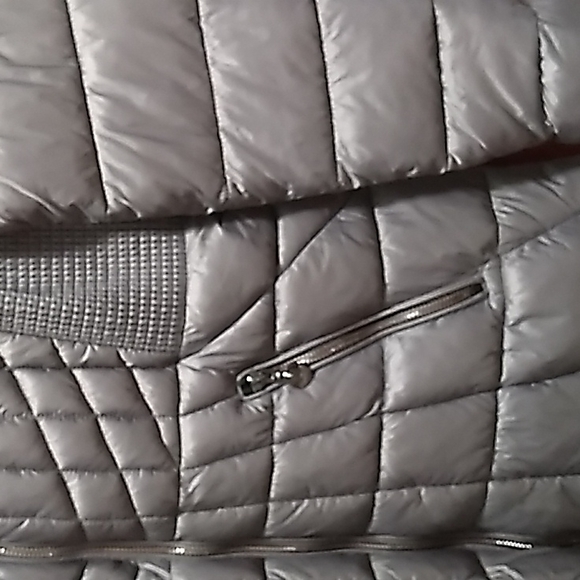 Bernardo XS Packable Hooded fill Coat with Bib - Picture 8 of 16